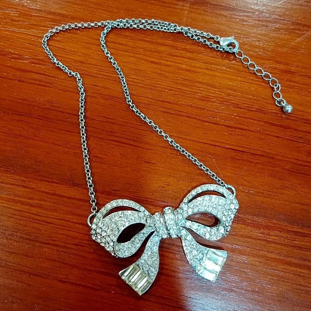 Bowtie Necklace